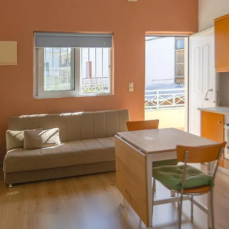 In And Out Apartament *