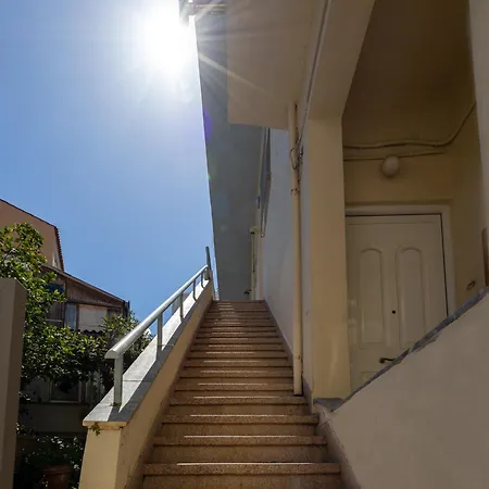 In And Out Apartament *