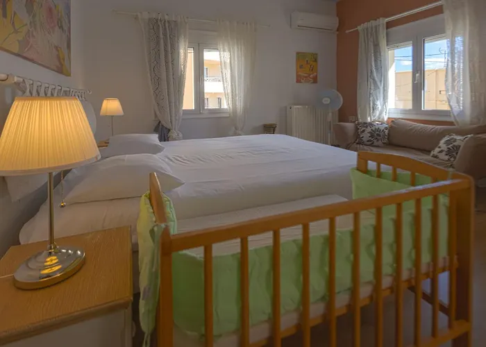 In And Out Χανιά