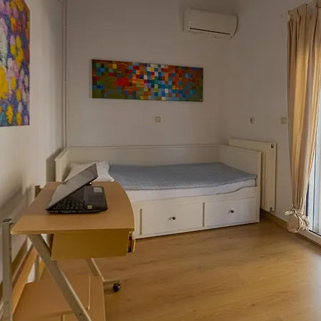 Apartment In And Out *