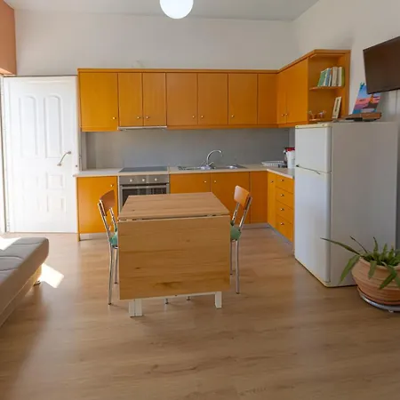 In And Out Apartment *