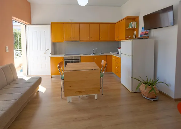 In And Out Apartment *